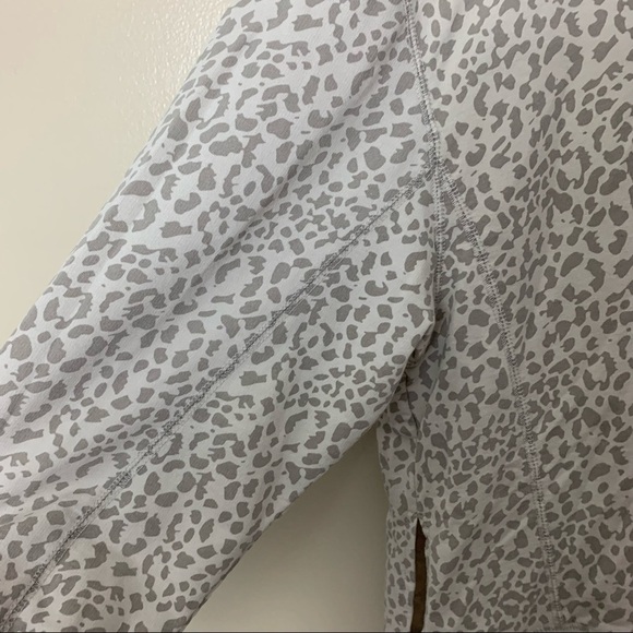 [Z Supply] Light Gray Cheetah Animal Print Pullover Crewneck Cozy Sweatshirt - Picture 4 of 9